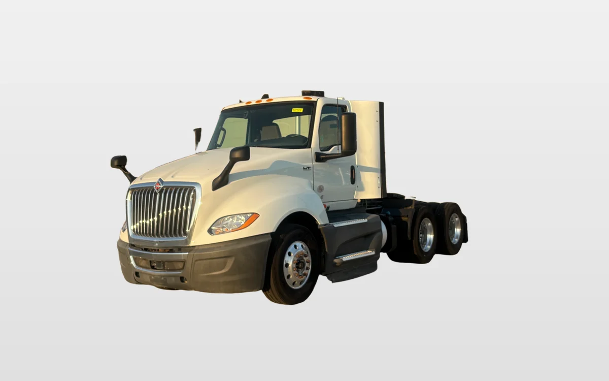 2021 International LT - image 1