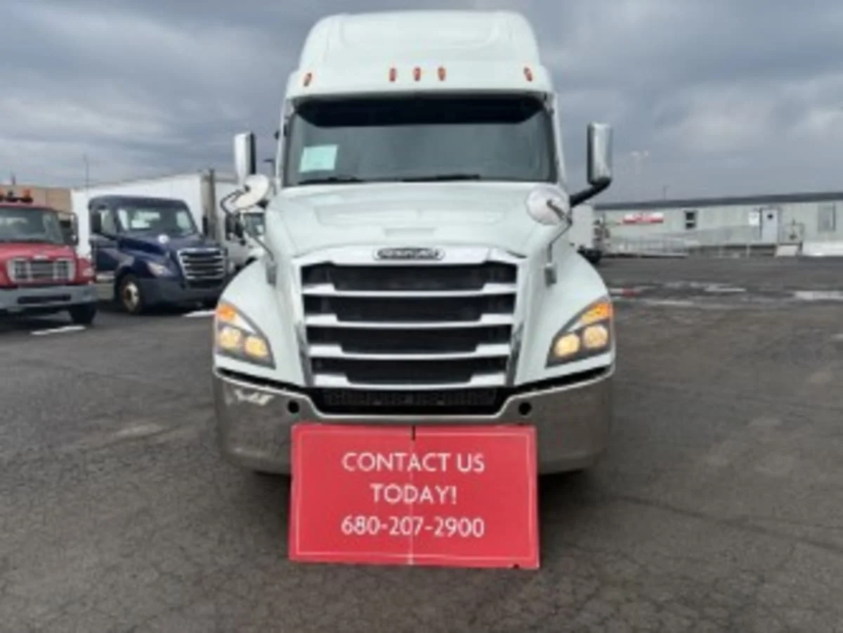 2020 Freightliner Cascadia in Syracuse, NY — photo 2