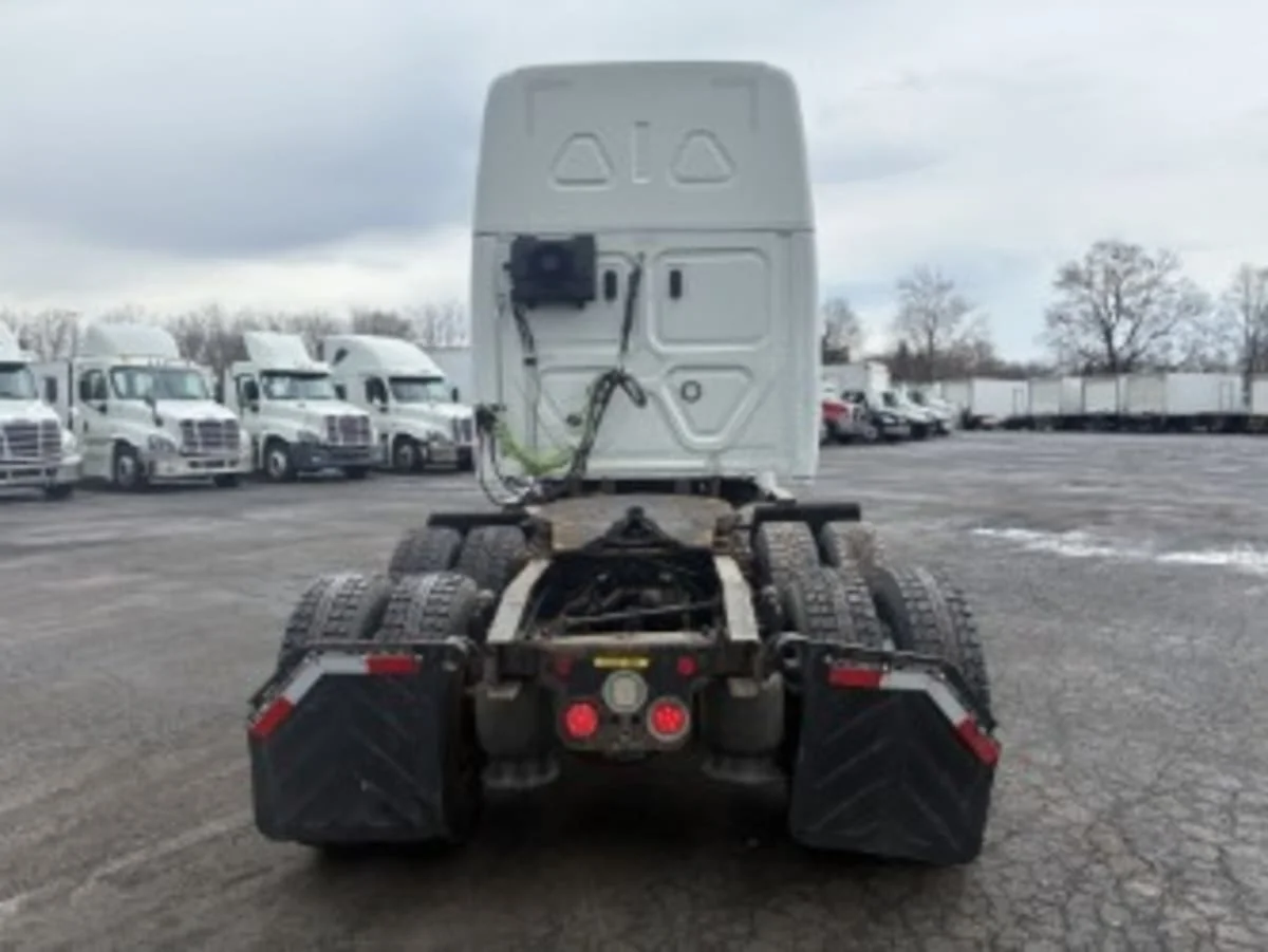 2020 Freightliner Cascadia in Syracuse, NY — photo 5
