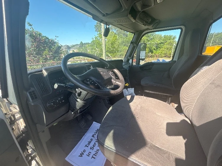 2019 International LT in Newport News, VA — photo 10