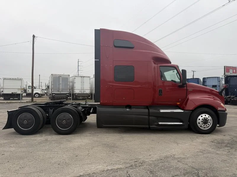2022 International LT in Dallas — photo 2