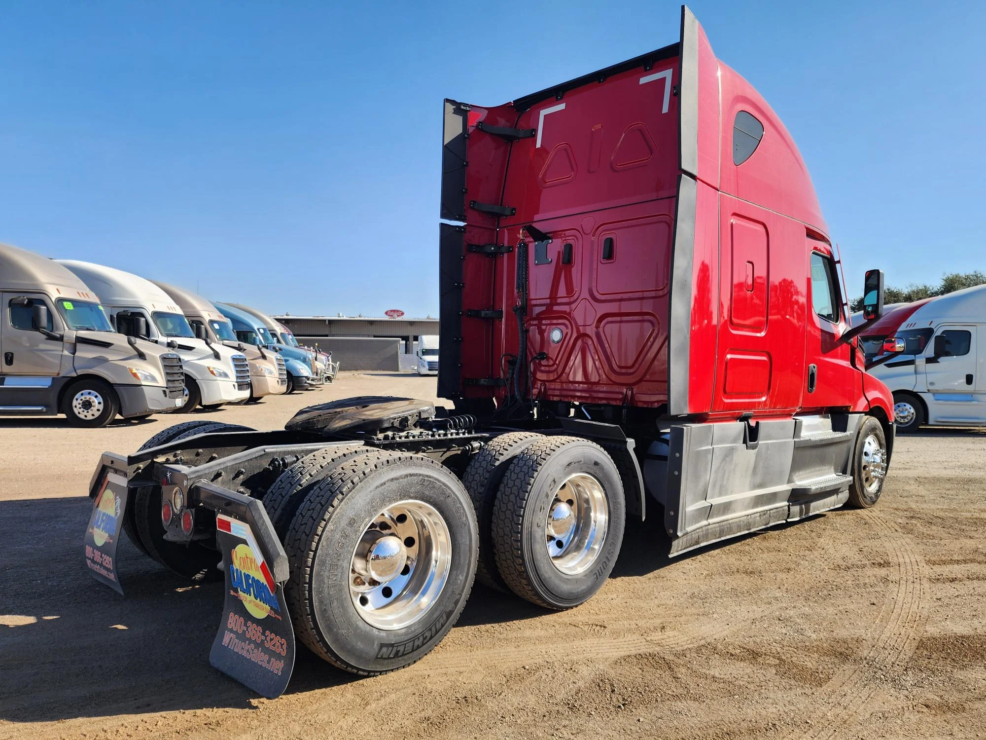 2021 Freightliner Cascadia in Fresno, CA — photo 11