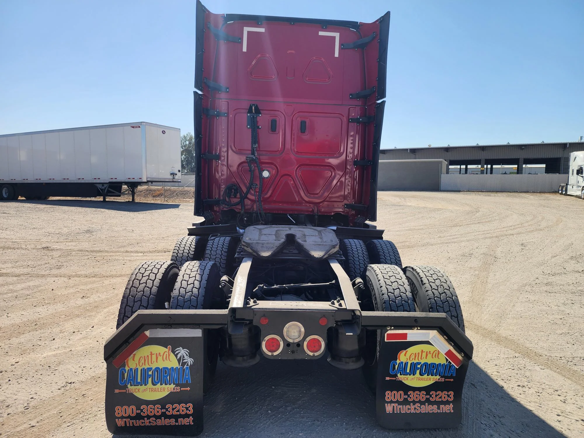 2021 Freightliner Cascadia in Fresno, CA — photo 22