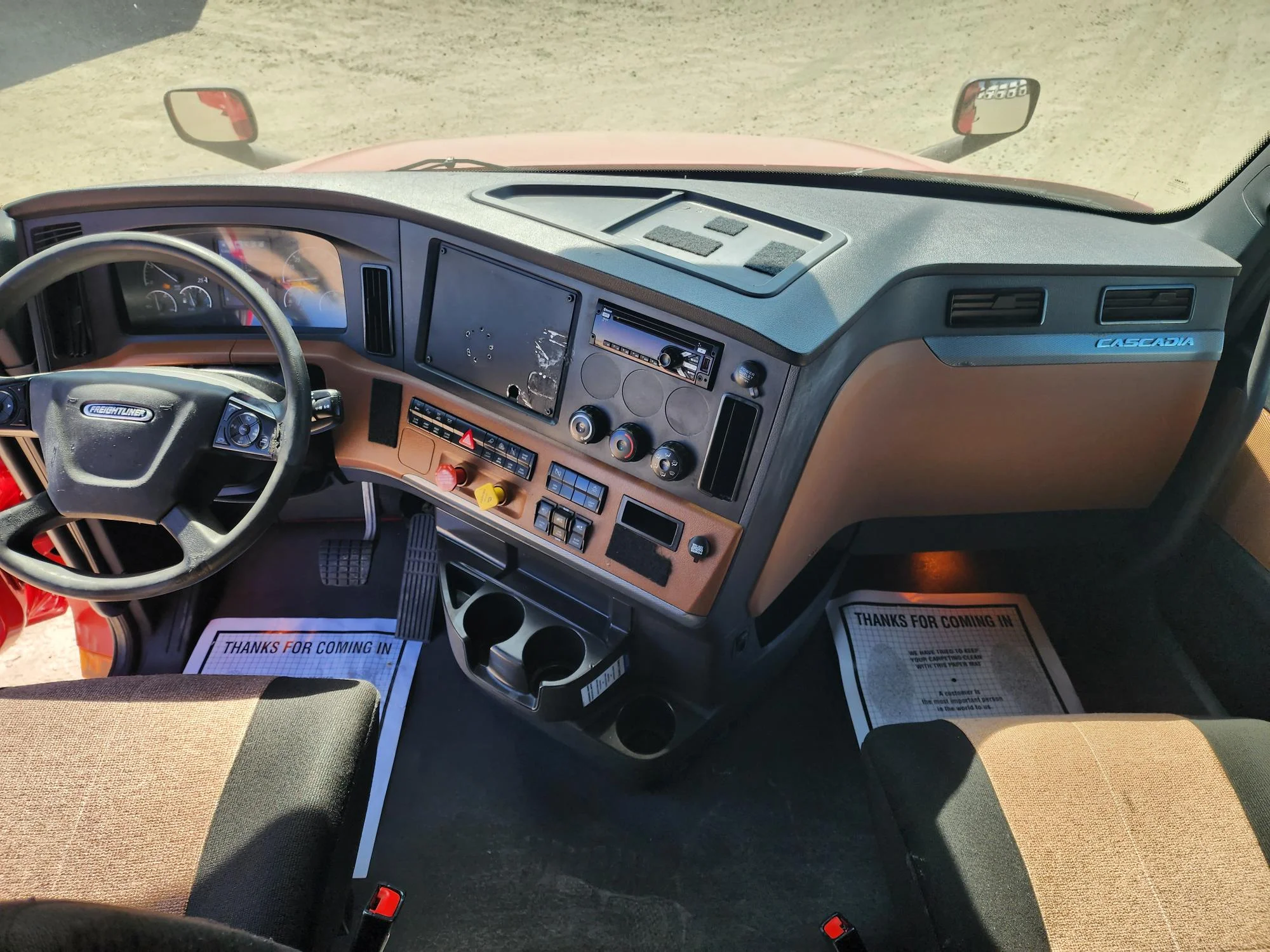 2021 Freightliner Cascadia in Fresno, CA — photo 4