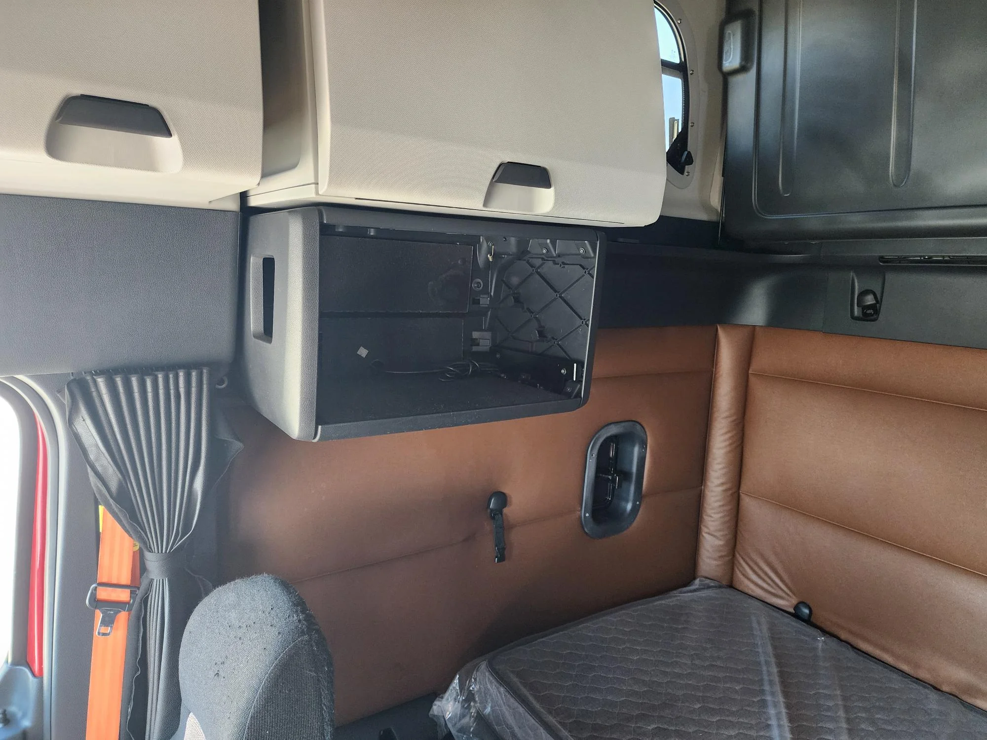 2021 Freightliner Cascadia in Fresno, CA — photo 5