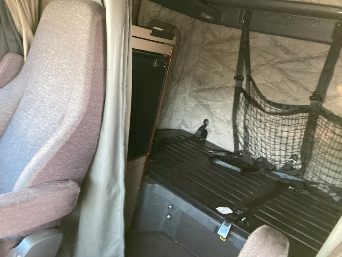 2020 Freightliner Cascadia - image 11