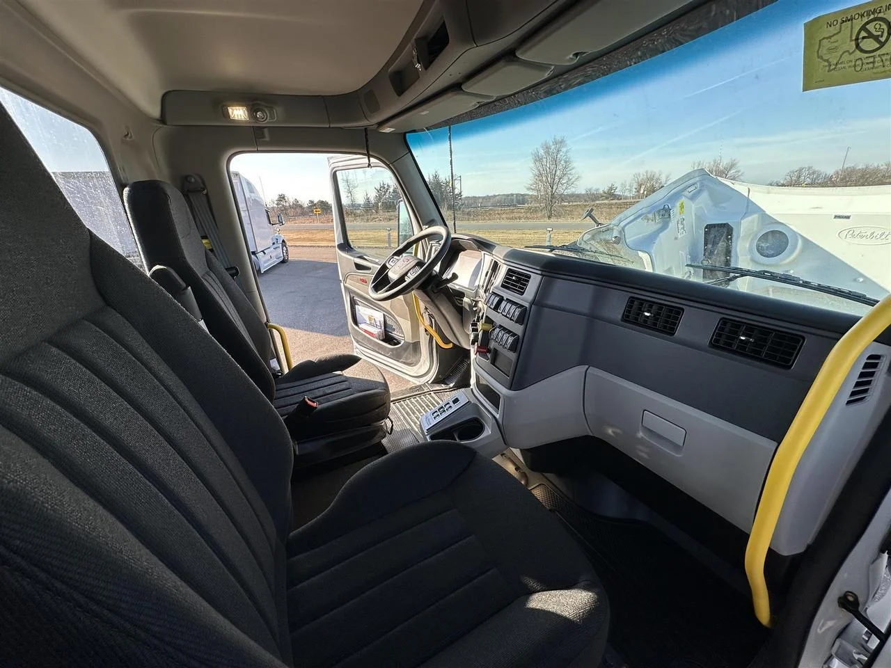 2025 Peterbilt 567 - image 4