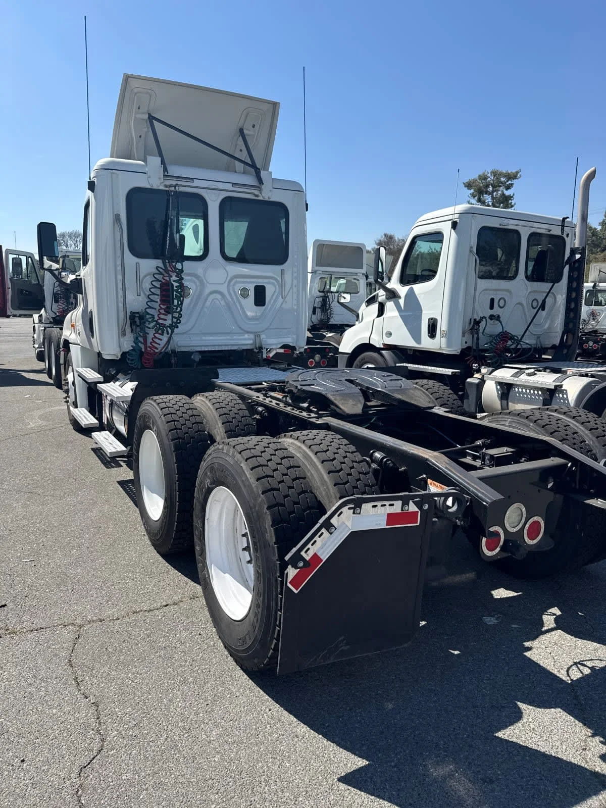 2017 Freightliner Cascadia in Pomona, CA — photo 4