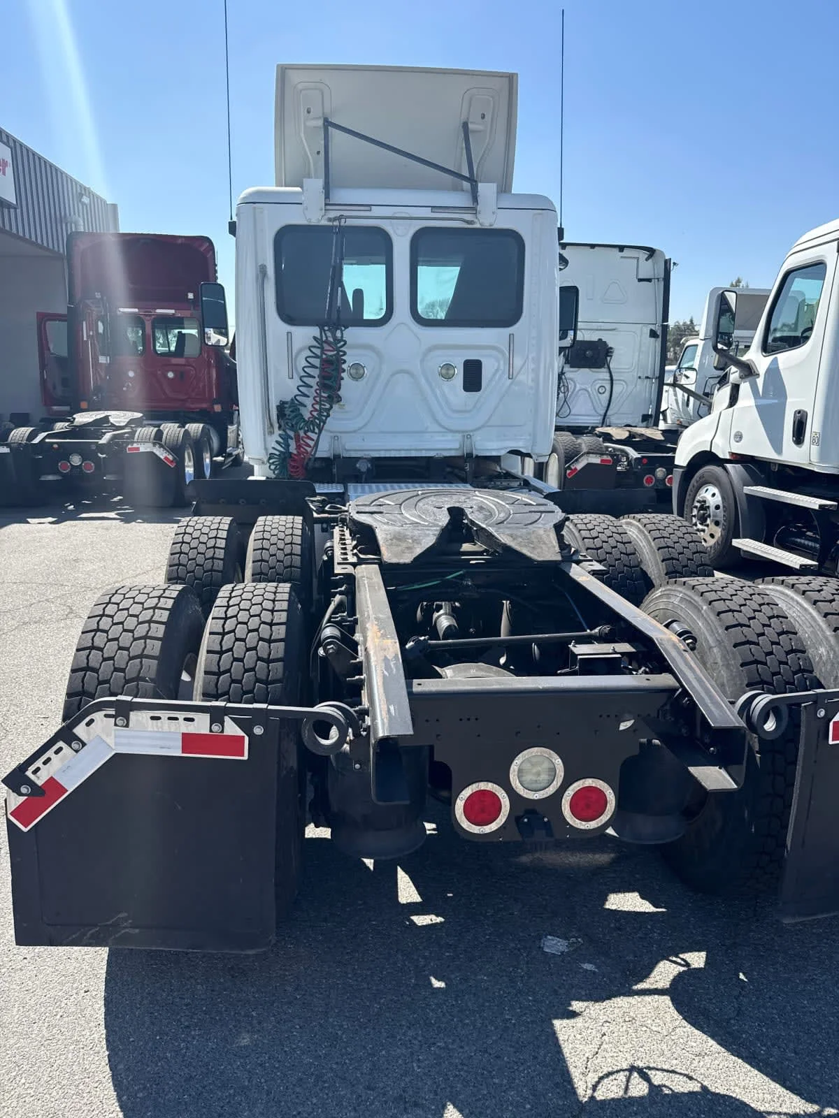 2017 Freightliner Cascadia in Pomona, CA — photo 5