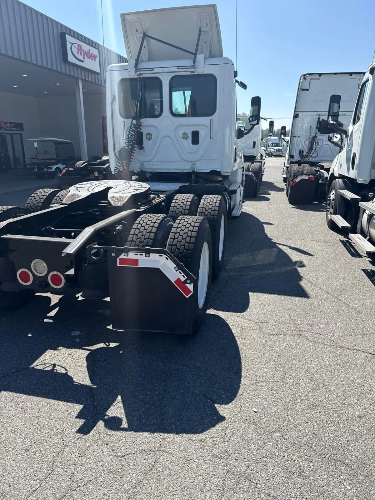 2017 Freightliner Cascadia in Pomona, CA — photo 6