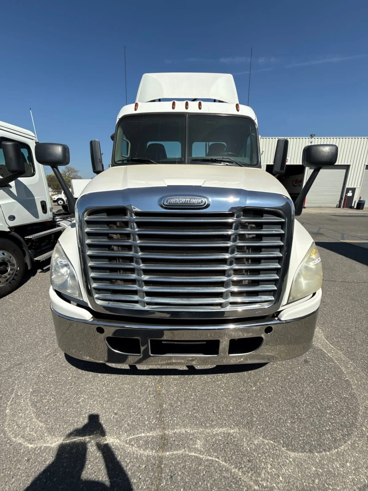 2017 Freightliner Cascadia in Pomona, CA — photo 2