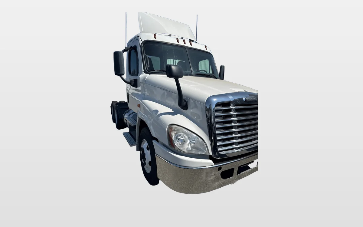 2017 Freightliner Cascadia - image 1