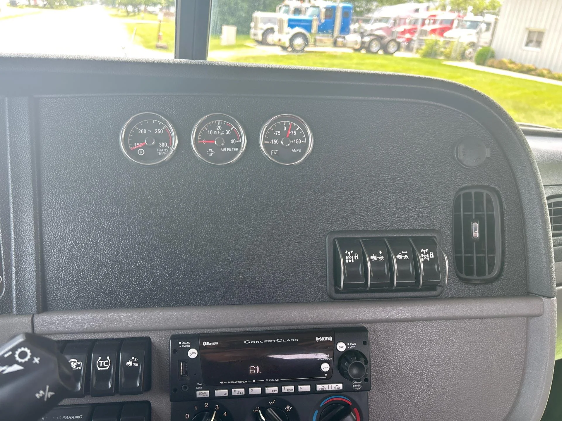 2023 Peterbilt 389 in Zanesville, OH — photo 18
