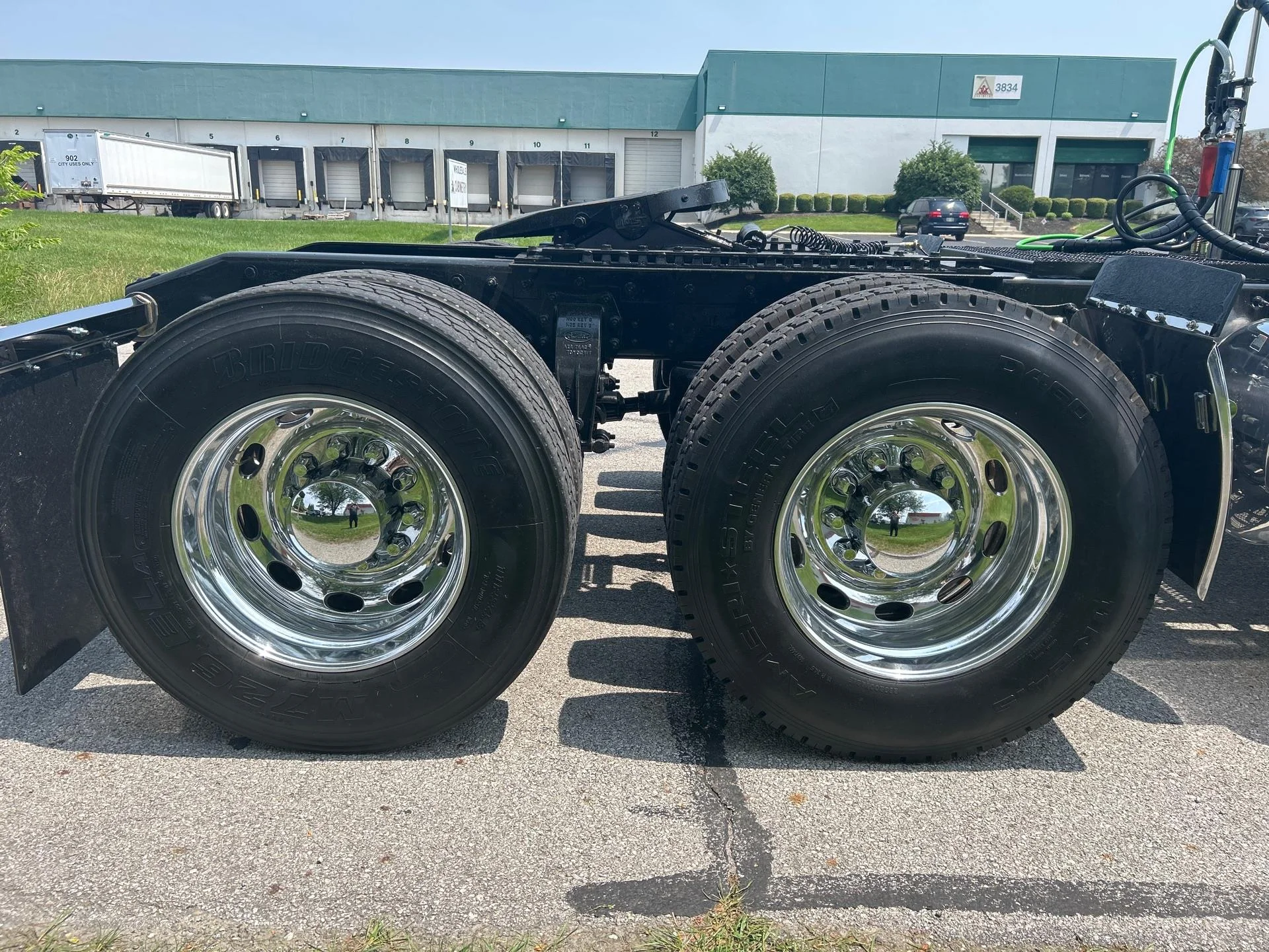 2023 Peterbilt 389 in Zanesville, OH — photo 6