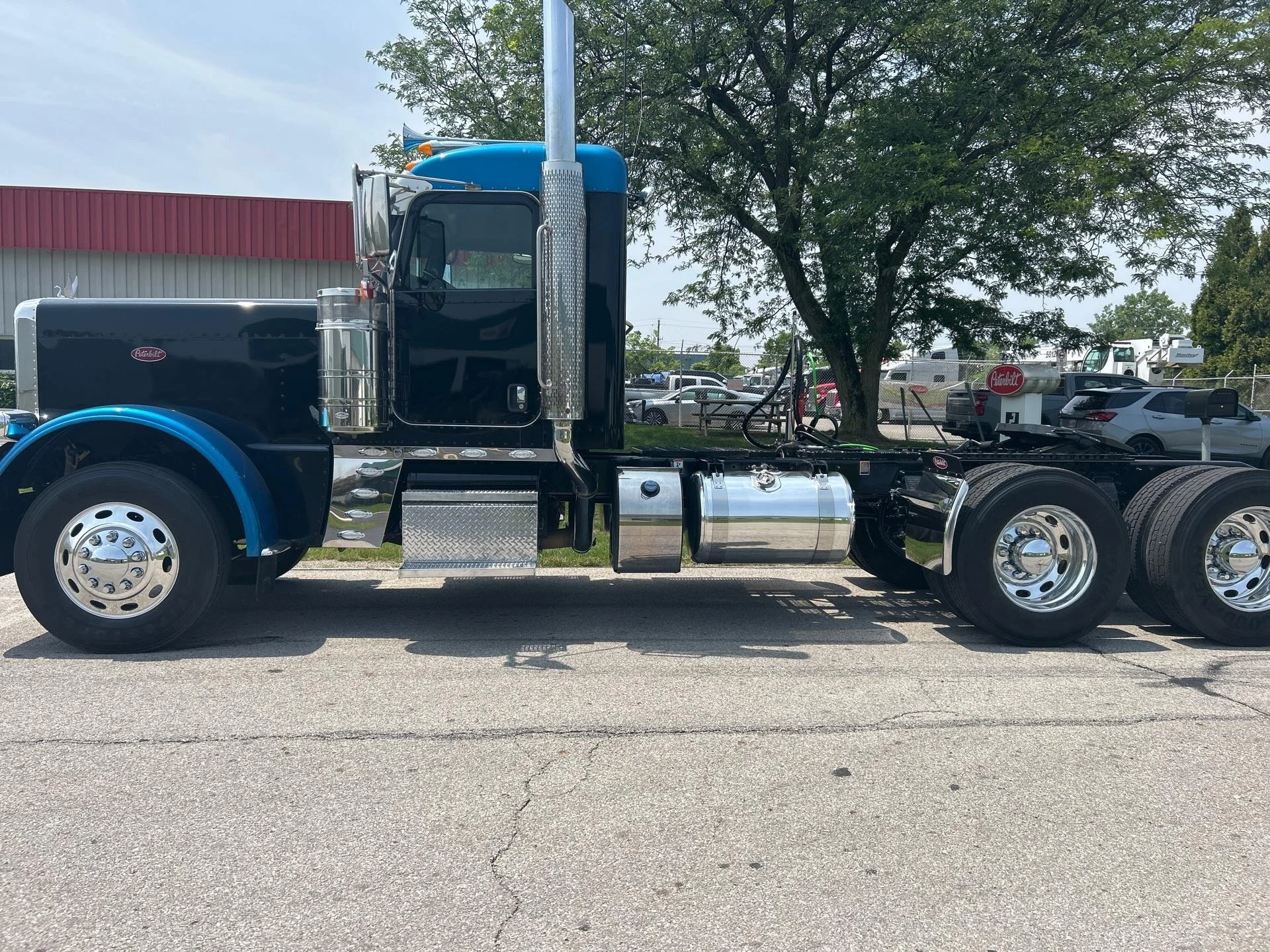 2023 Peterbilt 389 in Zanesville, OH — photo 9