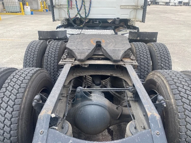 2020 Volvo VNL 300 - image 6