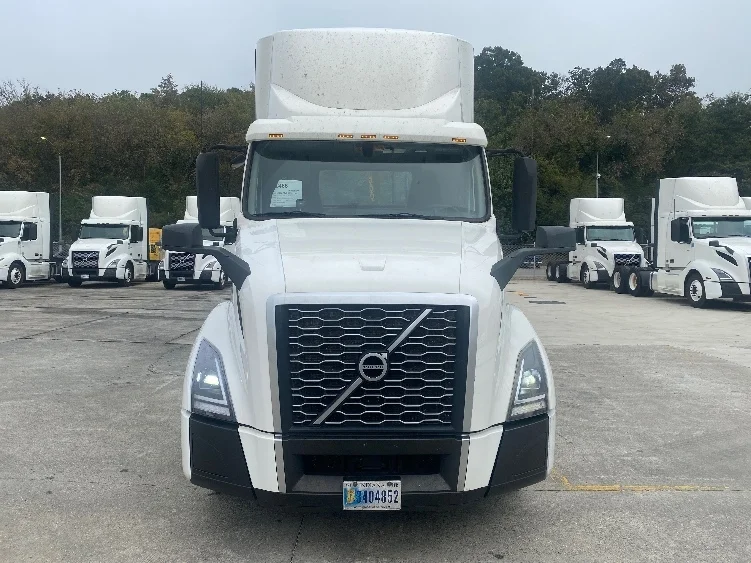 2020 Volvo VNL 300 - image 2