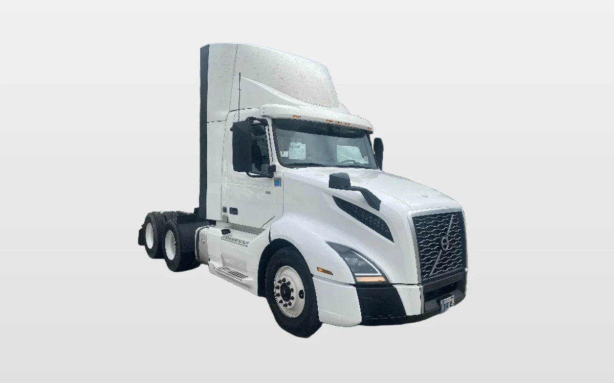 2020 Volvo - image 1