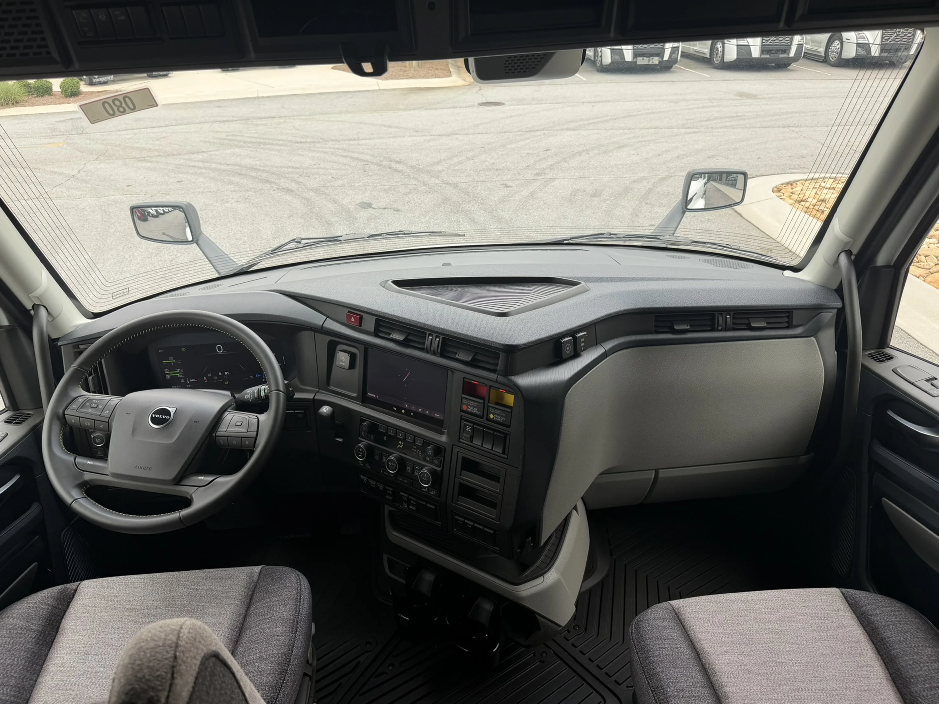 2027 Volvo VNL 860 in Adairsville, GA — photo 9