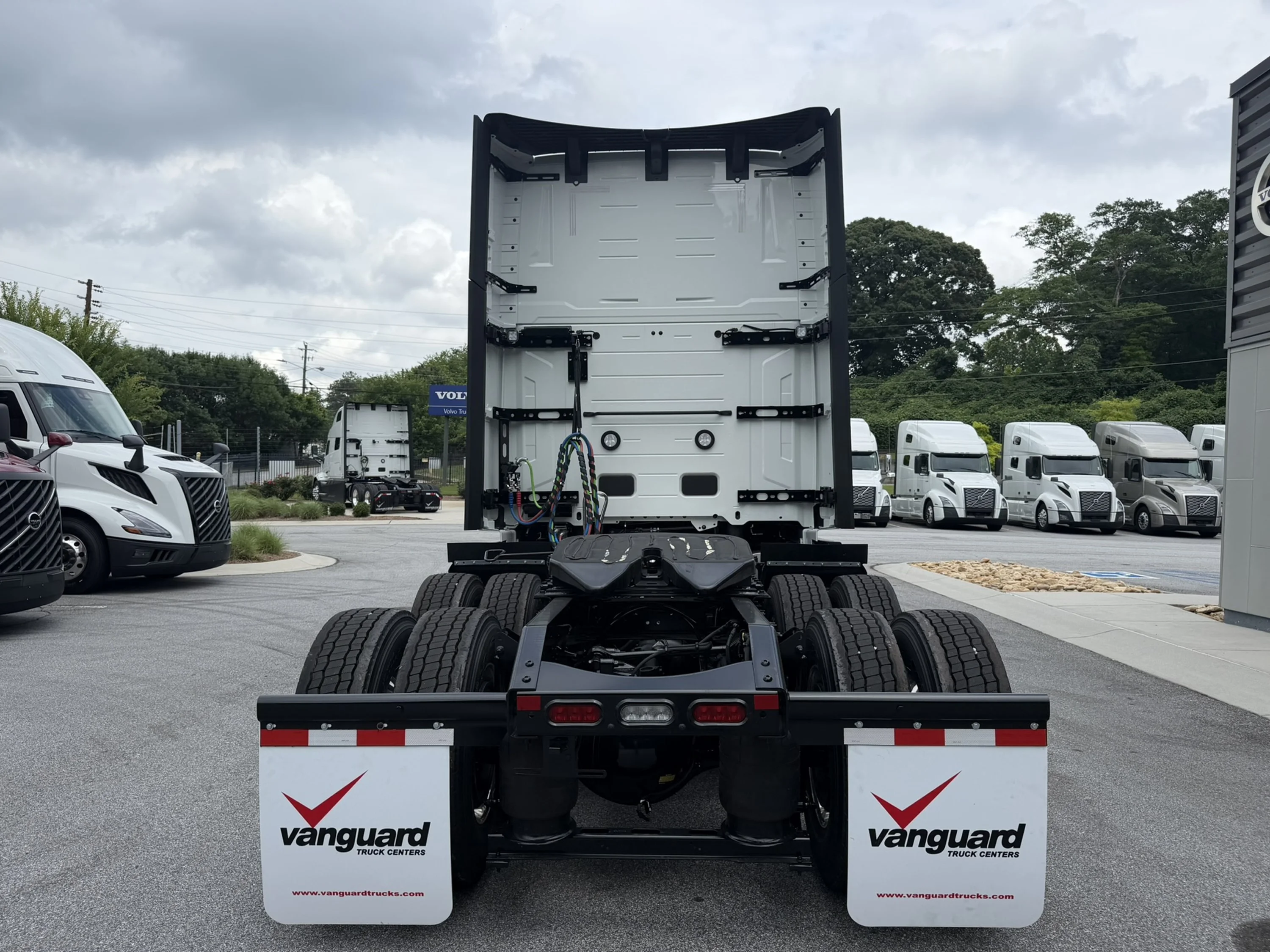 2027 Volvo VNL 860 in Adairsville, GA — photo 5