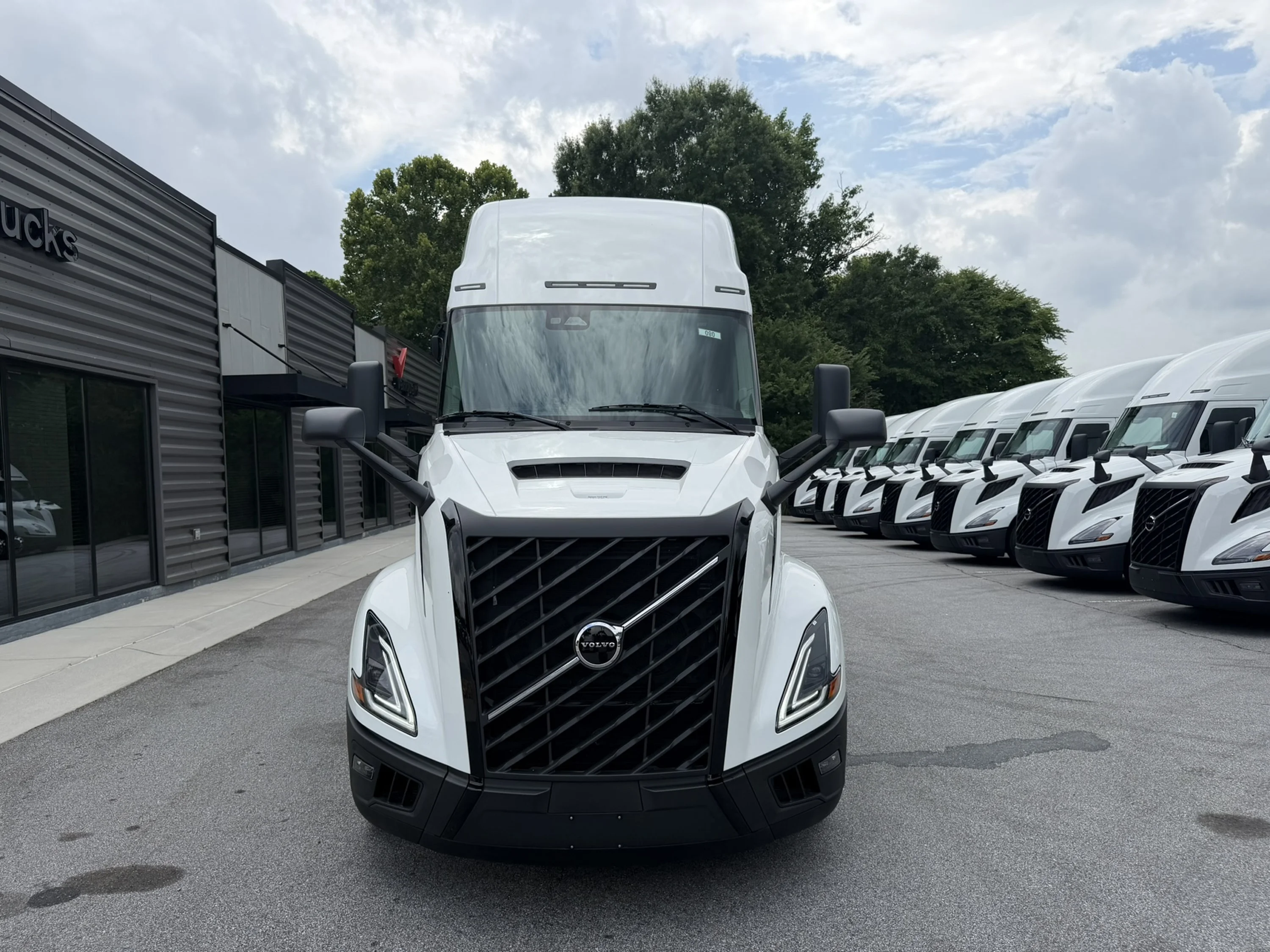 2027 Volvo VNL 860 in Adairsville, GA — photo 2