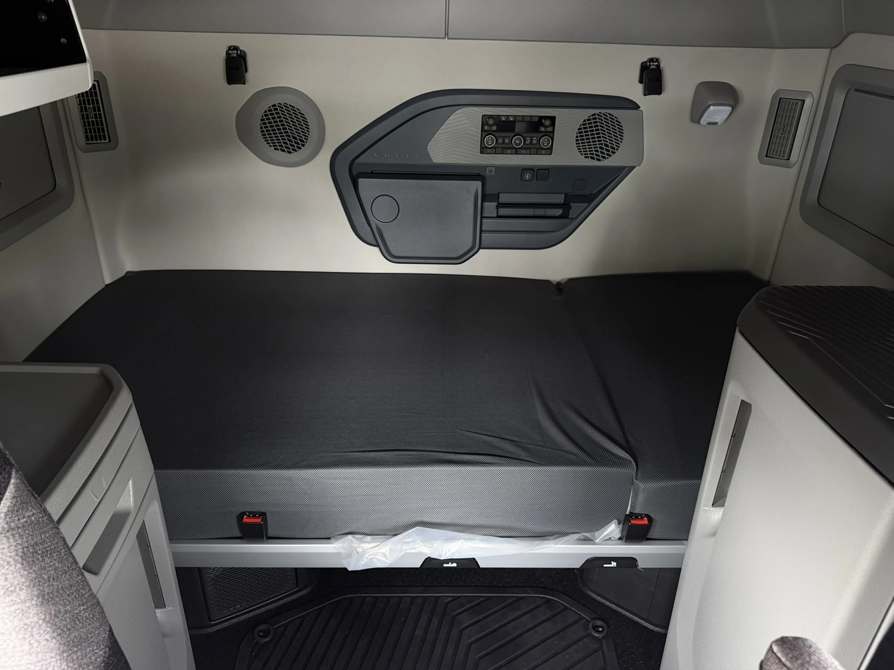 2027 Volvo VNL 860 in Adairsville, GA — photo 18
