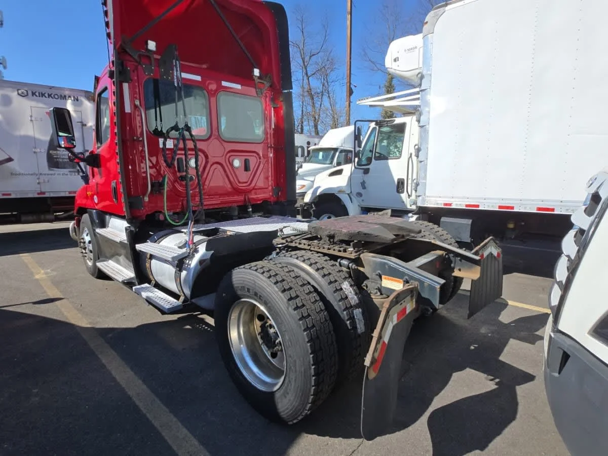 2019 Freightliner Cascadia in Newark, NJ — photo 6