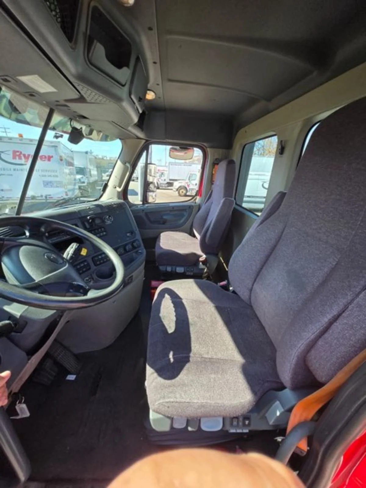 2019 Freightliner Cascadia in Kearny, NJ — photo 7