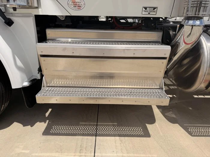 2027 Peterbilt 589 — photo 13