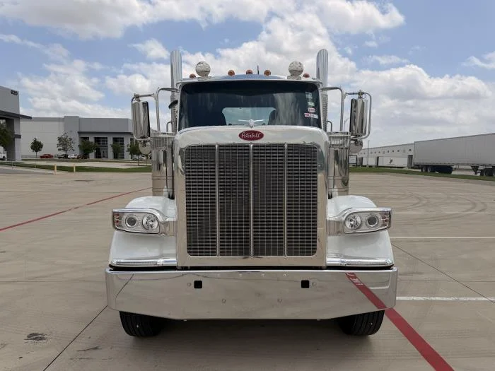 2027 Peterbilt 589 — photo 3