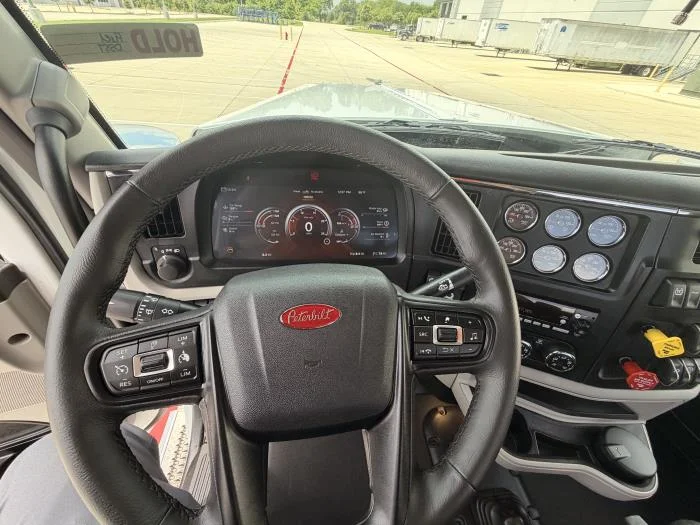 2027 Peterbilt 589 — photo 20