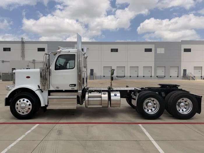 2027 Peterbilt 589 — photo 9