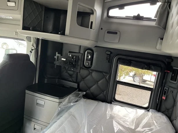 2025 Kenworth T680 in Medford, OR — photo 25