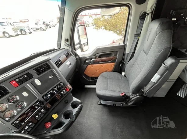 2025 Kenworth T680 in Medford, OR — photo 18