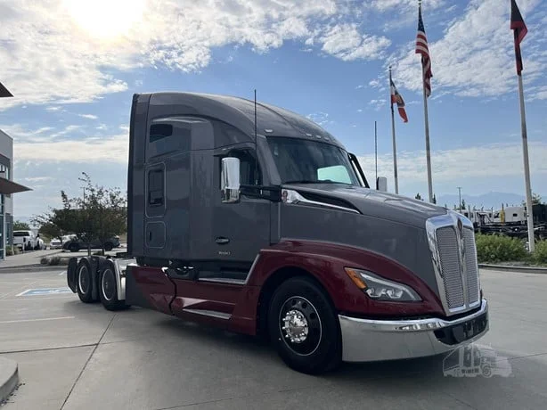2025 Kenworth T680 in Medford, OR — photo 7