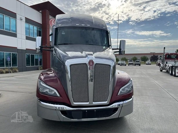 2025 Kenworth T680 in Medford, OR — photo 8