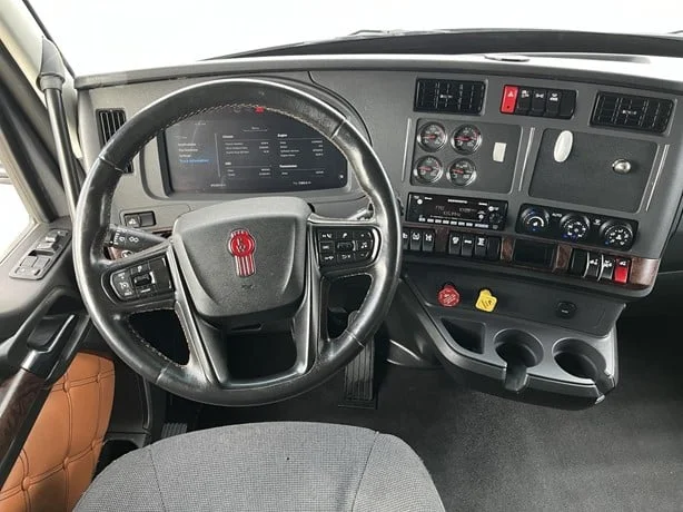 2025 Kenworth T680 in Medford, OR — photo 20