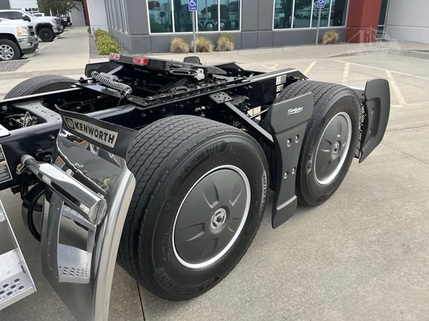 2025 Kenworth T680 in Medford, OR — photo 9