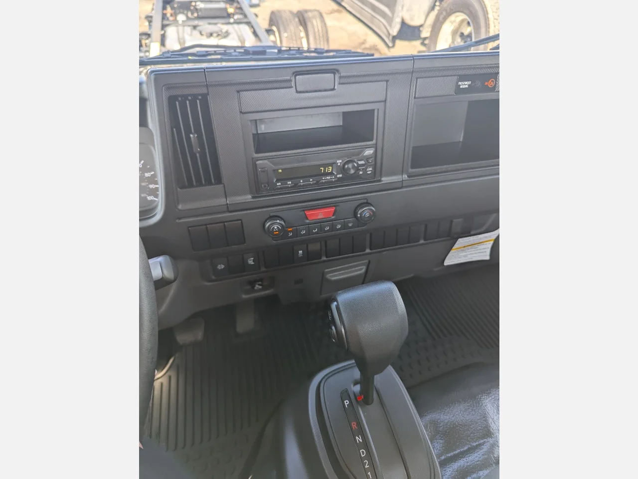 2025 Isuzu in York Street Elmhurst, IL — photo 7