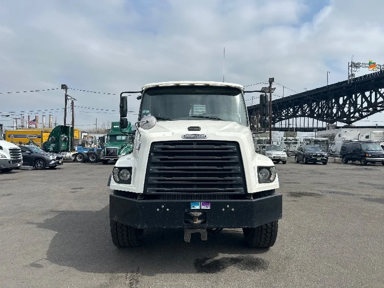 2020 Freightliner 114SD - image 2