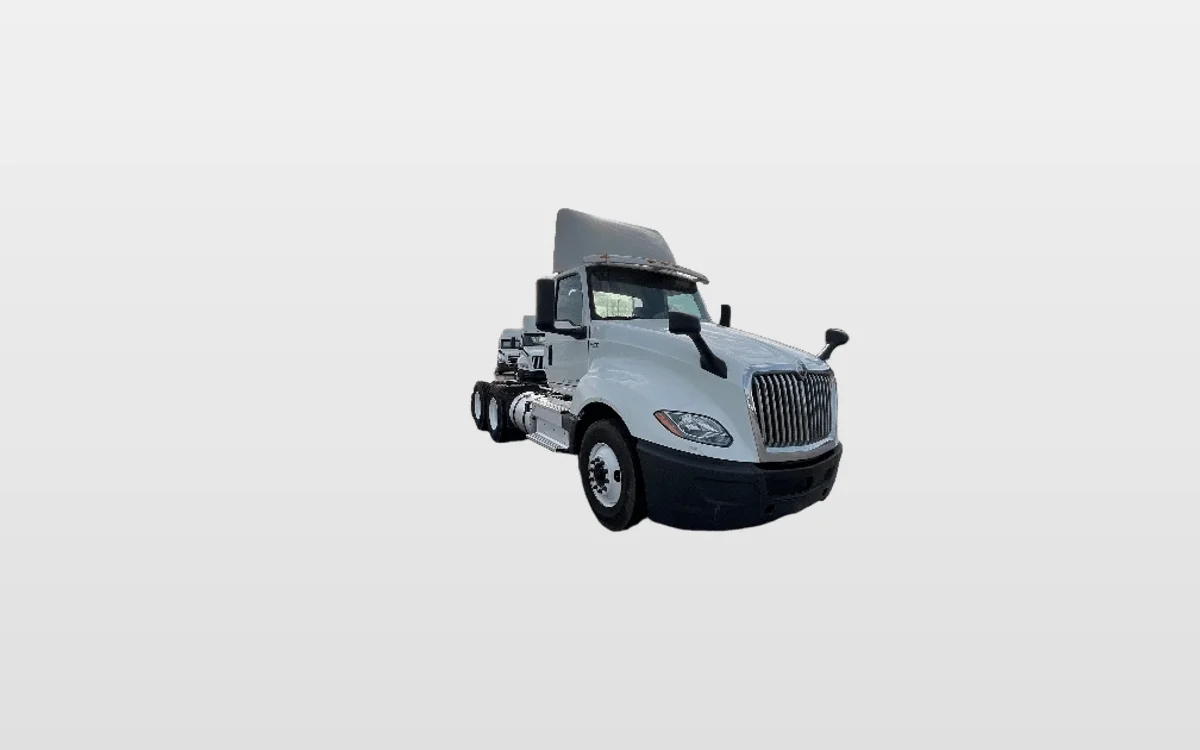 2019 International LT - image 1