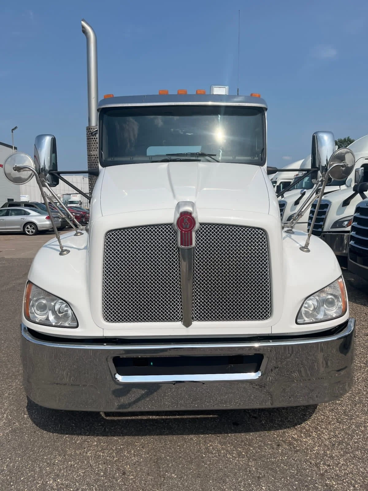 2022 Kenworth T370 in Minneapolis, MN — photo 2