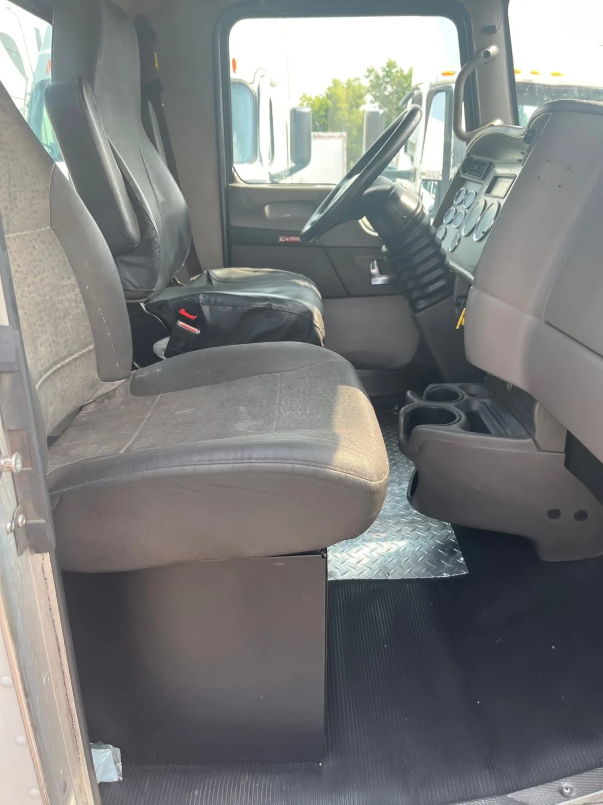 2022 Kenworth T370 in Minneapolis, MN — photo 13