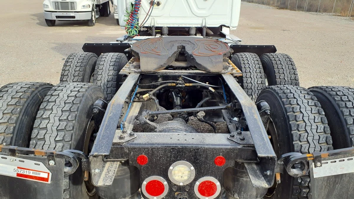 2022 Freightliner Cascadia - image 10