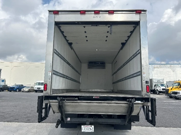 2019 Freightliner M2 106 - image 8