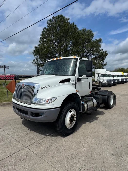 2019 International MV - image 3