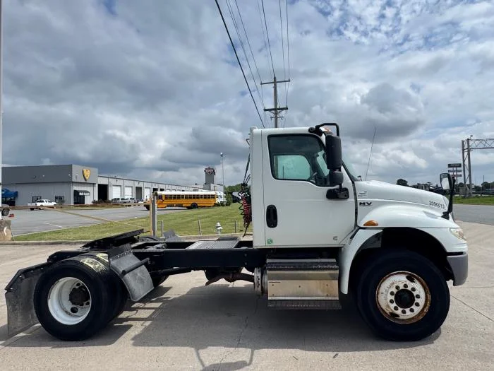 2019 International MV - image 5