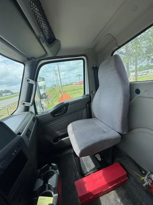 2019 International MV - image 20