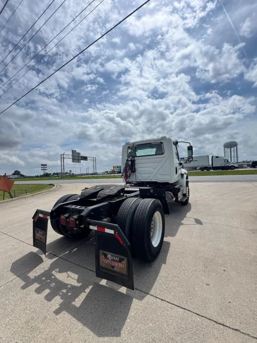 2019 International MV - image 6