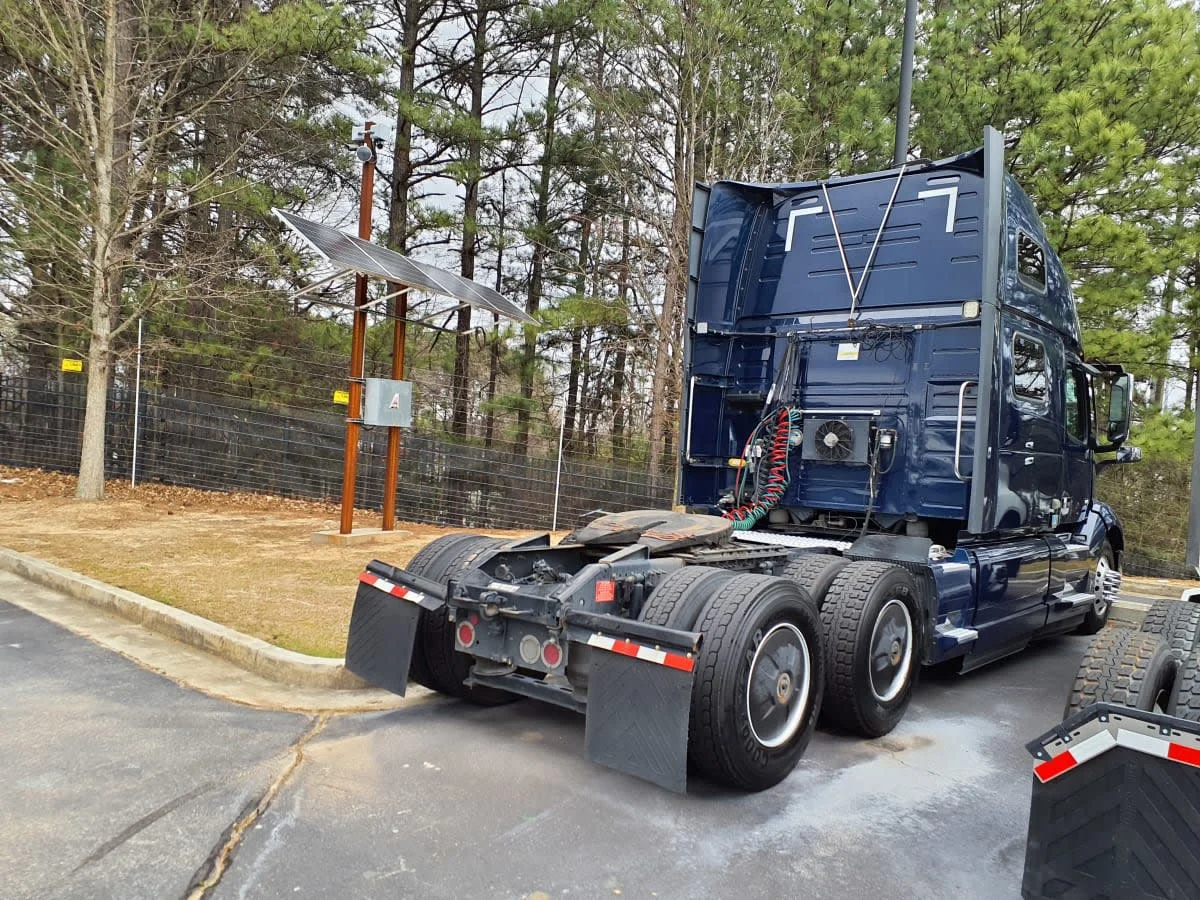 2020 Volvo VNL 860 - image 4